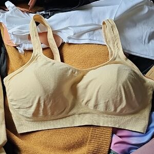 NWT truekind Everyday Comfort Shaper Bra Wireless